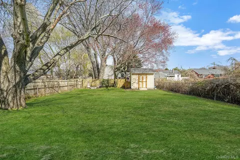 Exterior - 35 Thorburn Ave, Patchogue, NY 11772 photo 6 of 8