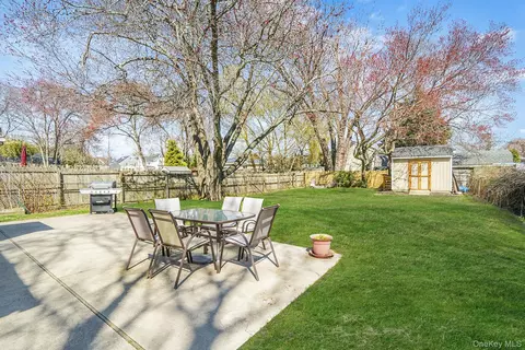Exterior - 35 Thorburn Ave, Patchogue, NY 11772 photo 3 of 8