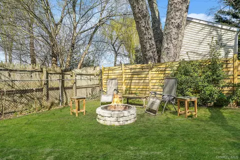 Exterior - 35 Thorburn Ave, Patchogue, NY 11772 photo 7 of 8