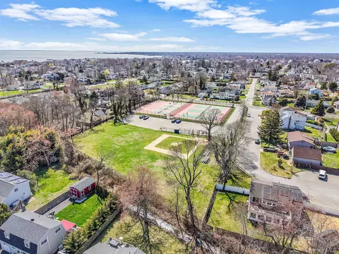 View/Area - 35 Thorburn Ave, Patchogue, NY 11772 photo 2 of 8