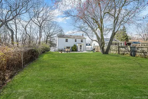 Exterior - 35 Thorburn Ave, Patchogue, NY 11772 photo 4 of 8