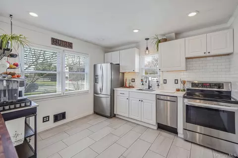 Kitchen - 35 Thorburn Ave, Patchogue, NY 11772 photo 1 of 3