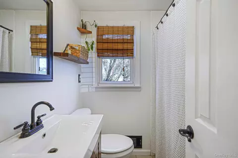 Bath - 35 Thorburn Ave, Patchogue, NY 11772 photo 1 of 2