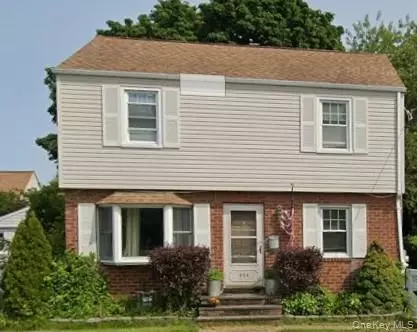 494 Sally Rd, North Hempstead, NY 11501