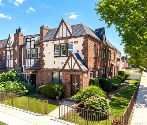 21-29 146th St, Whitestone, NY 11357