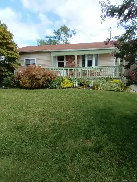 998 Bowling Green Dr, Westbury, NY 11590