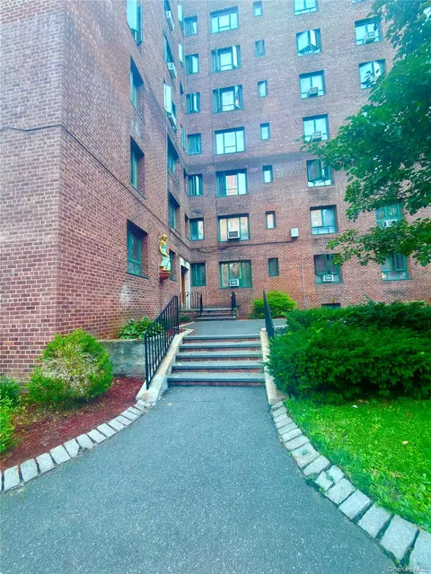 1591 Metropolitan Ave #5C, New York, NY 10462
