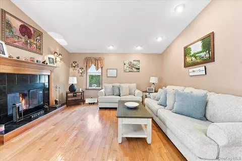 Living - 34 Fairfax Rd, Fishkill, NY 12524 photo 3 of 5