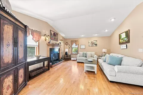 Living - 34 Fairfax Rd, Fishkill, NY 12524 photo 2 of 5
