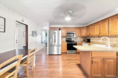Entry Way - 34 Fairfax Rd, Fishkill, NY 12524 photo 2 of 3