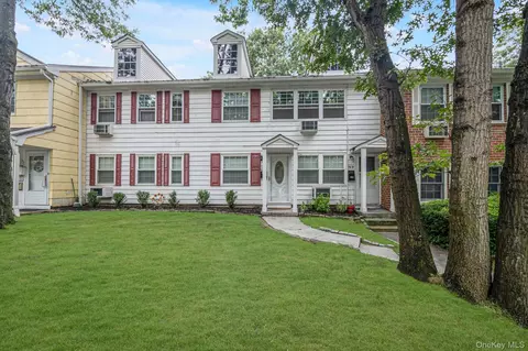 1108 Towne House Vlg, Islandia, NY 11749