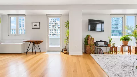 2416 Queens Plz S #7B, New York, NY 11101