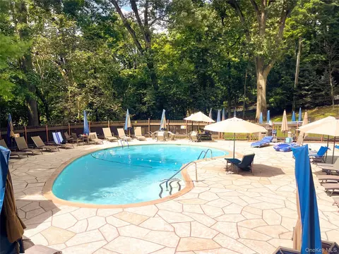 1 David Ln #8B, Yonkers, NY 10701
