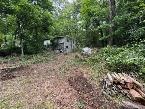 140 N Drury Ln, Newburgh, NY 12550