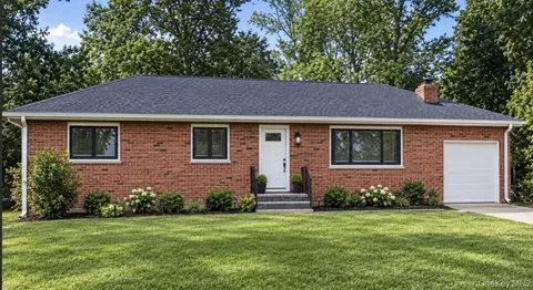 211 Sammis Ave, Deer Park, NY 11729