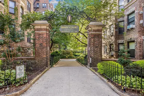 758 Brady Ave #112, New York, NY 10462
