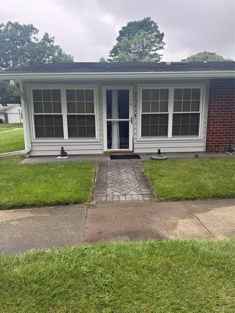 134 Eastbourne Ct #A, Ridge, NY 11961