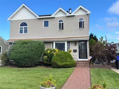 92 Van Buren St, Freeport, NY 11520
