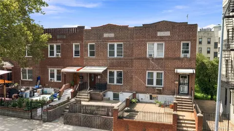 5118 48th St, New York, NY 11377