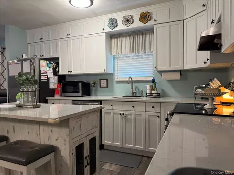 Kitchen - 59 Pennant Dr, Mastic Beach, NY 11951 photo 3 of 3