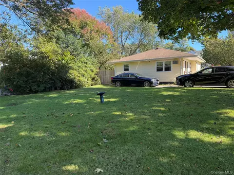 Exterior - 59 Pennant Dr, Mastic Beach, NY 11951 photo 5 of 7