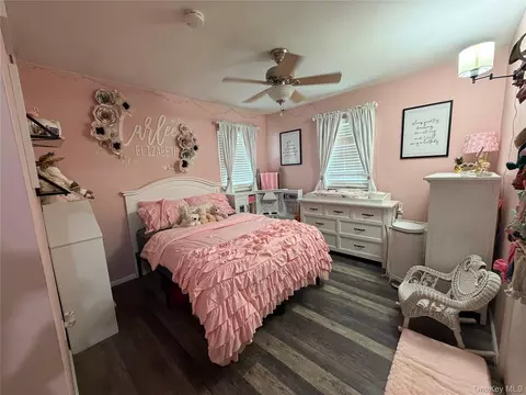 Bedroom - 59 Pennant Dr, Mastic Beach, NY 11951 photo 3 of 5