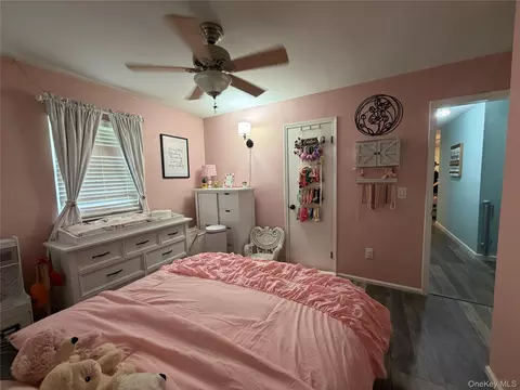 Bedroom - 59 Pennant Dr, Mastic Beach, NY 11951 photo 4 of 5