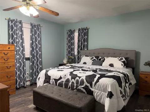 Bedroom - 59 Pennant Dr, Mastic Beach, NY 11951 photo 2 of 5