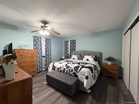 Bedroom - 59 Pennant Dr, Mastic Beach, NY 11951 photo 1 of 5