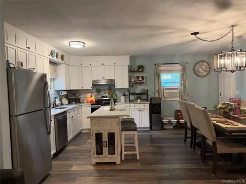 Kitchen - 59 Pennant Dr, Mastic Beach, NY 11951 photo 2 of 3