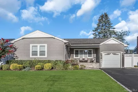 782 Norman Dr, North Bellmore, NY 11710