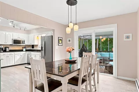 Dining - 21 Smith St, Red Hook, NY 12571 photo 2 of 4