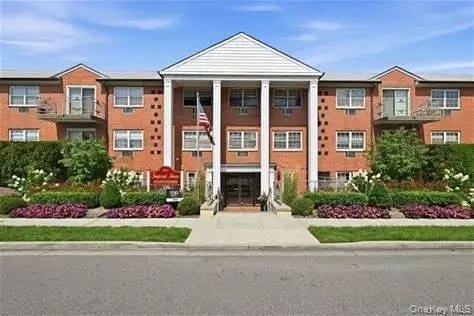 250 Village Ave N #A14, Rockville Centre, NY 11570