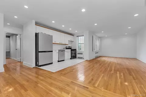 140-35 Burden Cres #608, Briarwood, NY 11435