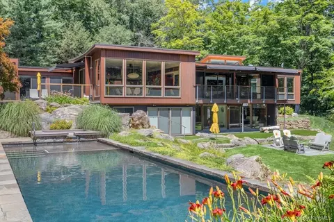 14 Cradle Rock Rd E, Pound Ridge, NY 10576