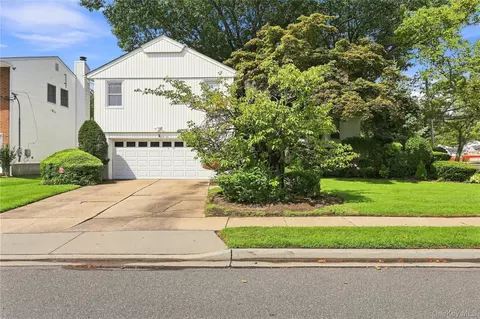 2 Longview Ave, Valley Stream, NY 11581