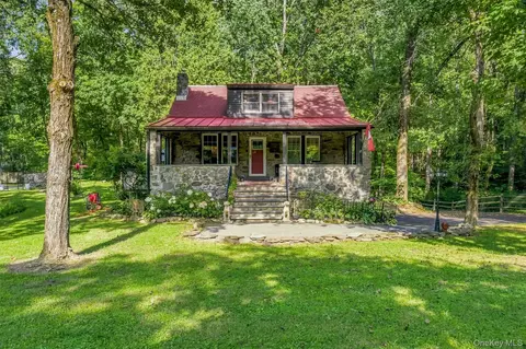 231 Rombout Rd, La Grange, NY 12569