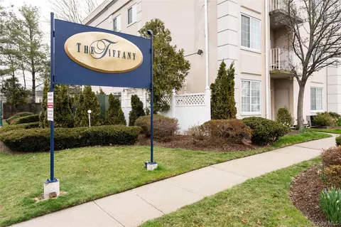 54 School St #104, North Hempstead, NY 11590