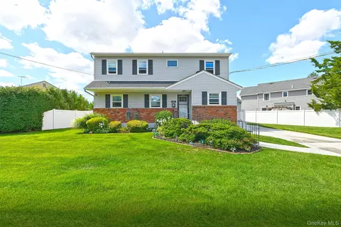 63 Michele Ter, Massapequa Park, NY 11762