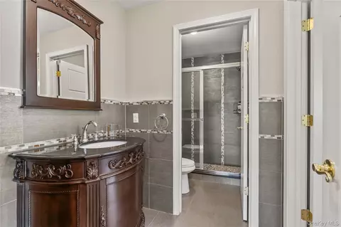 Bath - 33 Morris Rd, Ramapo, NY 10977 photo 2 of 9