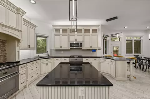 Kitchen - 33 Morris Rd, Ramapo, NY 10977 photo 2 of 2