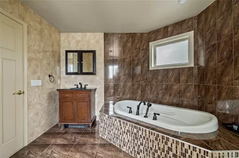 Bath - 33 Morris Rd, Ramapo, NY 10977 photo 5 of 9
