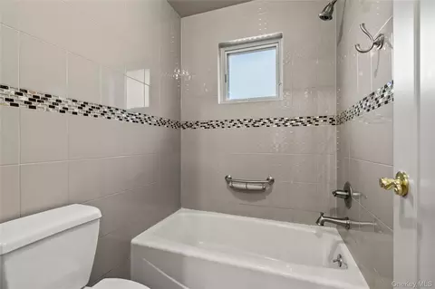 Bath - 33 Morris Rd, Ramapo, NY 10977 photo 7 of 9