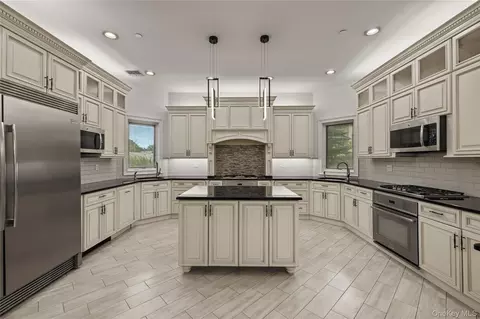Kitchen - 33 Morris Rd, Ramapo, NY 10977 photo 1 of 2