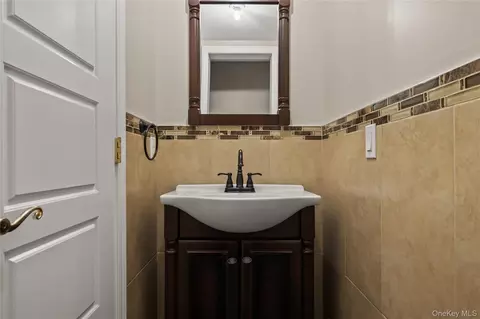 Bath - 33 Morris Rd, Ramapo, NY 10977 photo 8 of 9