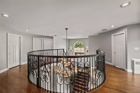 Entry Way - 33 Morris Rd, Ramapo, NY 10977 photo 9 of 14