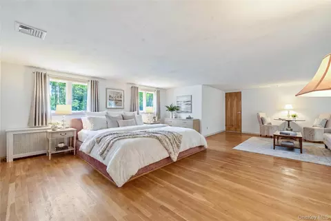 Bedroom - 107 Lake Shore Dr, Patchogue, NY 11772 photo 4 of 5