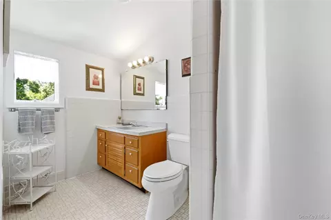 Bath - 107 Lake Shore Dr, Patchogue, NY 11772 photo 4 of 4