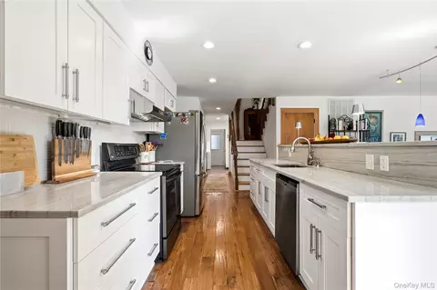 Entry Way - 107 Lake Shore Dr, Patchogue, NY 11772 photo 1 of 3