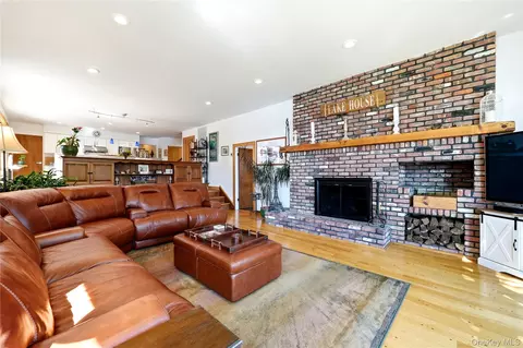 Living - 107 Lake Shore Dr, Patchogue, NY 11772 photo 2 of 6